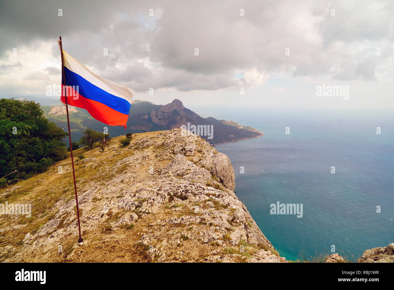 Bandiera sul monte Kush-Kaya Crimea. La Russia. Foto Stock