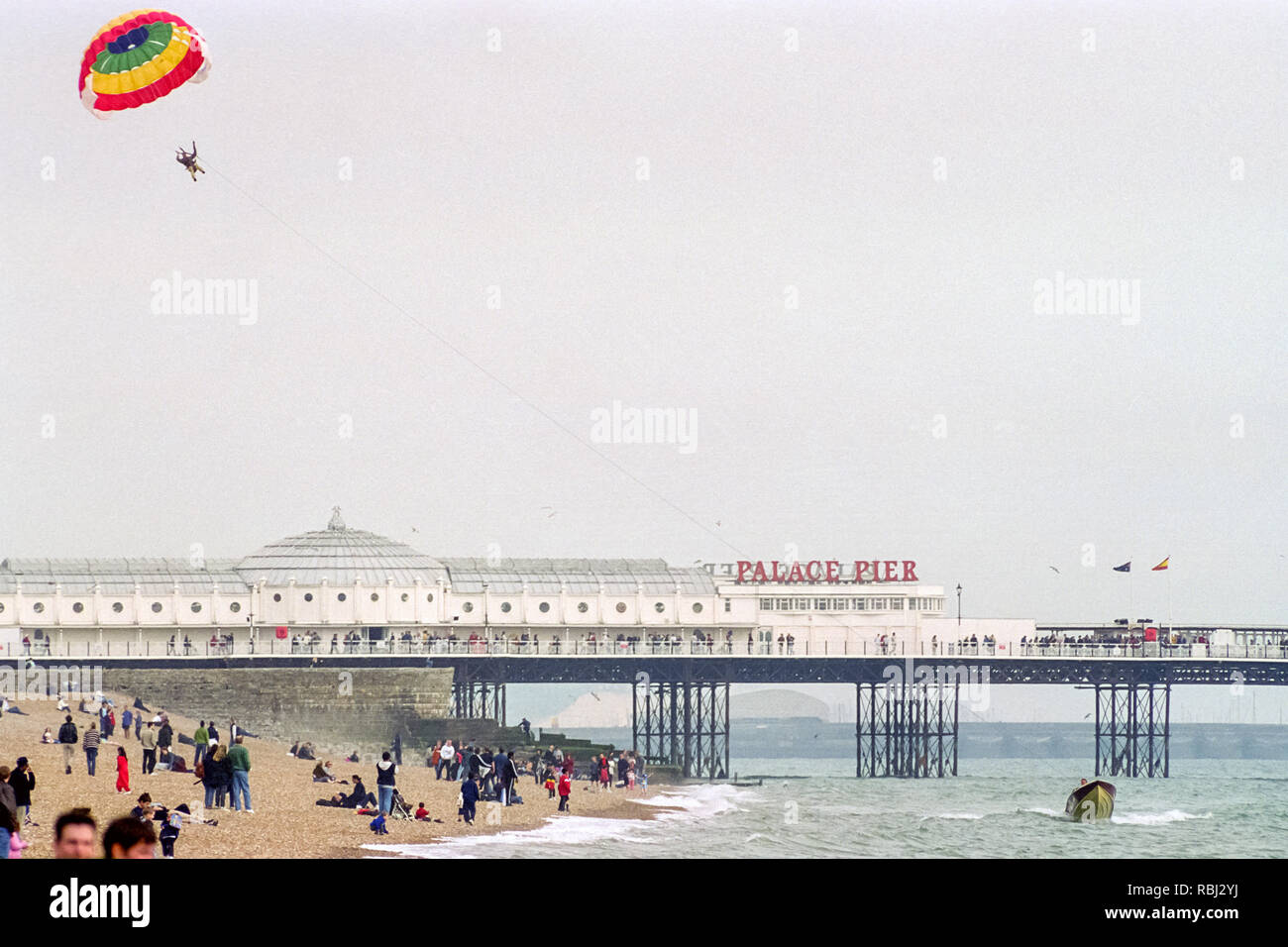 La spiaggia di Brighton meteo foto Foto Stock