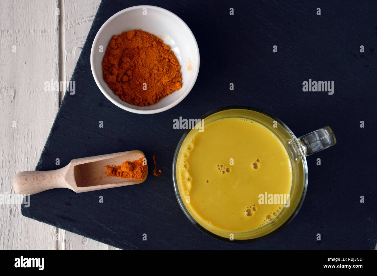 Golden latte, un sano curcuma bere Foto Stock