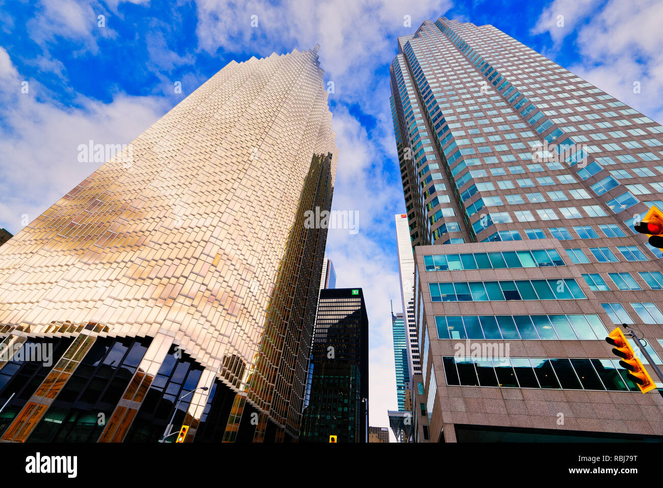 La Royal Bank of Canada (RBC) Plaza South Tower e il TD Canada Trust Tower su Front Street e Bay Street a Toronto in Canada Foto Stock