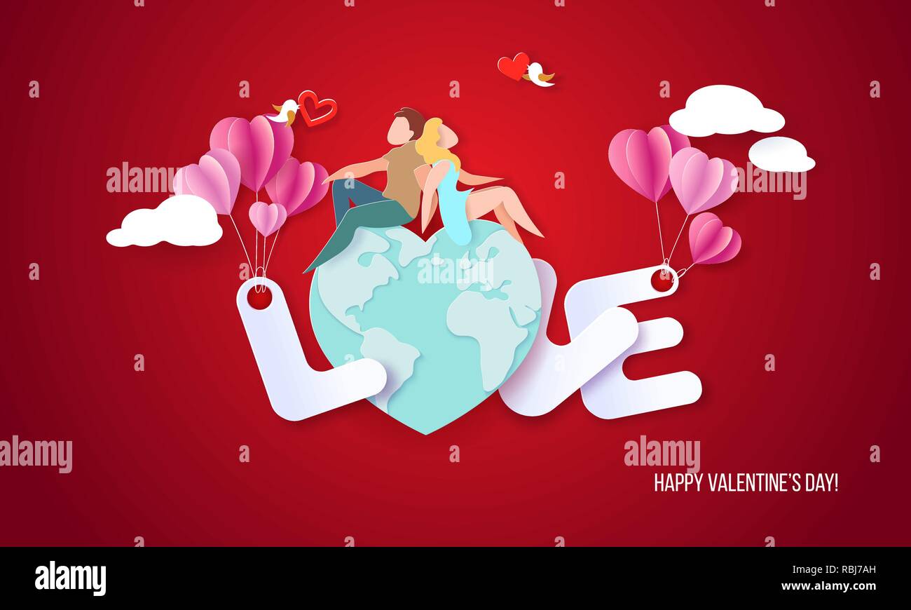 Valentines Day card con coppia seduta sul globo terrestre a forma di cuore in grandi lettere di amore sul cielo rosso sfondo. Carta vettoriale arte illustrazione. Carta tagliata stile. Illustrazione Vettoriale