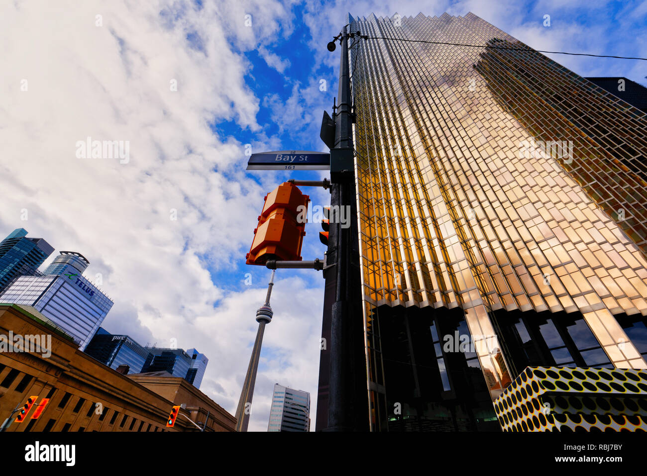 La Royal Bank of Canada (RBC) Plaza South Tower su Front Street e Bay Street a Toronto in Canada Foto Stock