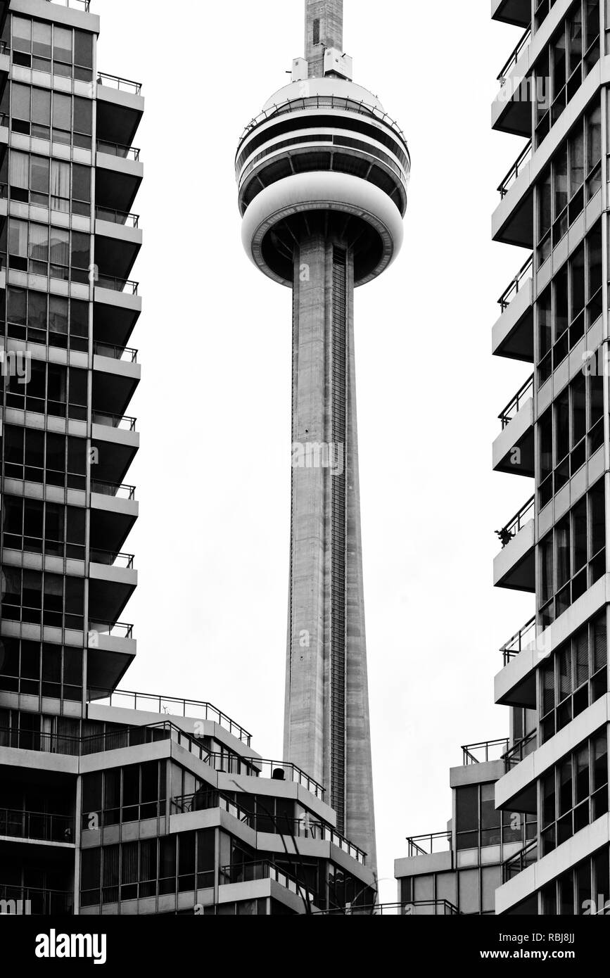 Architettura moderna i dettagli e la CN Tower a Toronto in Canada Foto Stock