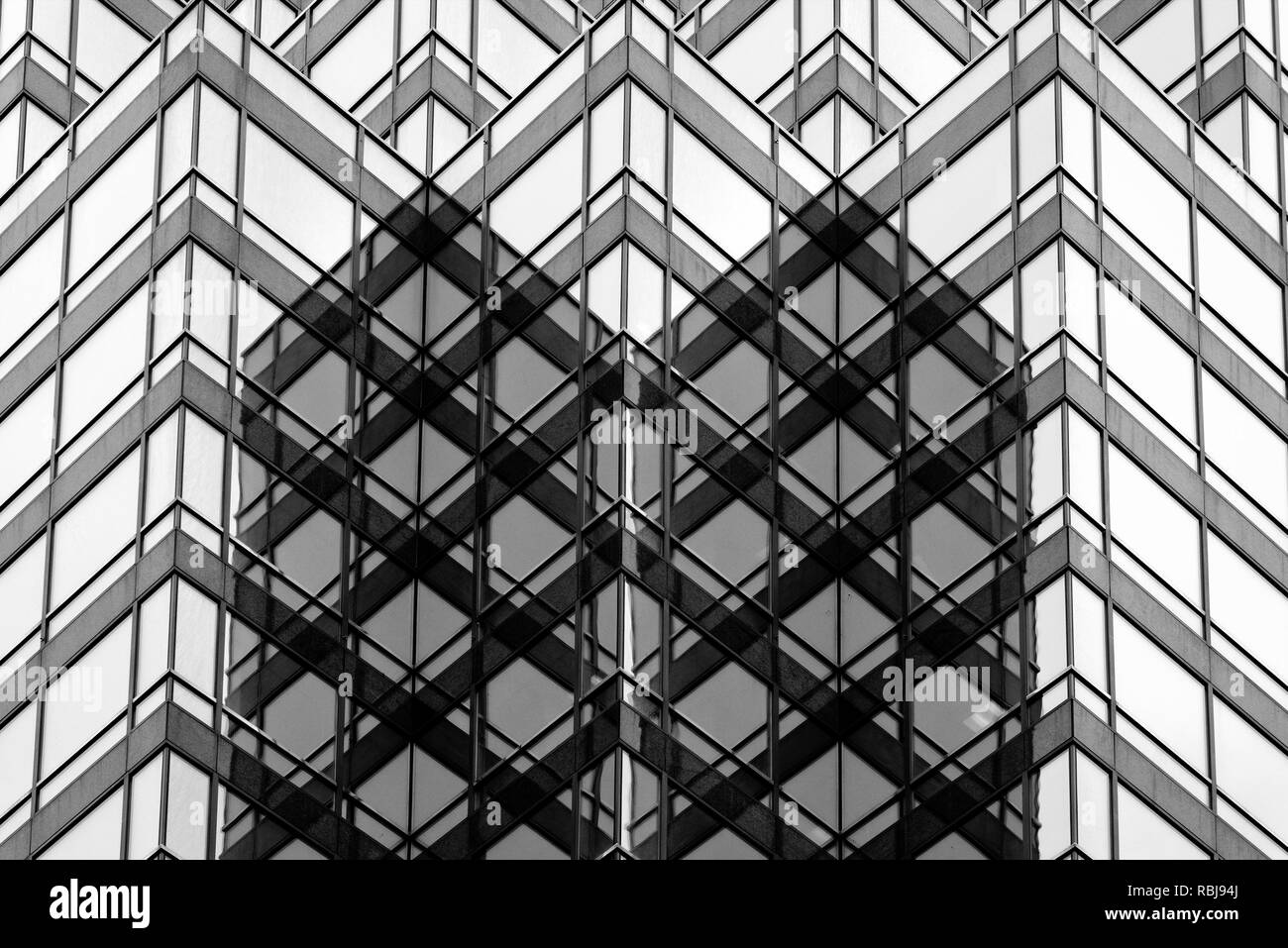Dettagli architettonici di un Queen Street East Tower nel centro cittadino di Toronto, Canada Foto Stock