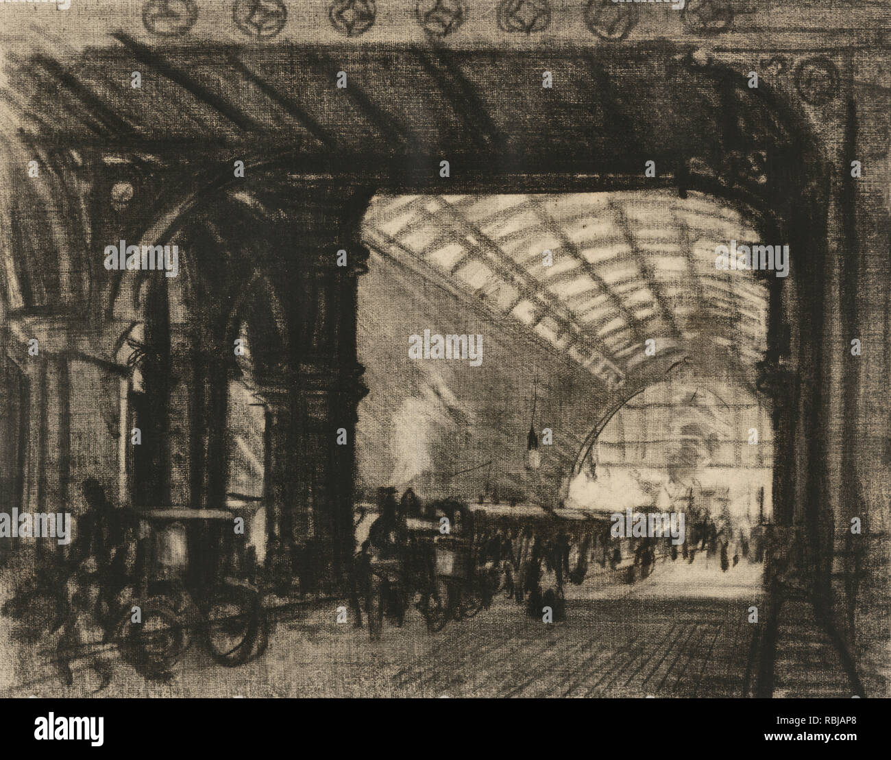 La stazione di St. Pancras - Visualizza carrello passato in primo piano a sinistra sotto il ponte a lungo con lucernaio stazione arcuata affollato con le figure e i carrelli al di là. Londra, Inghilterra, circa 1908 Foto Stock