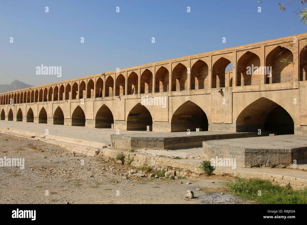 Lo storico ponte Siosepol o Allahverdi Khan bridge in Isfahan, Iran, Medio Oriente Foto Stock