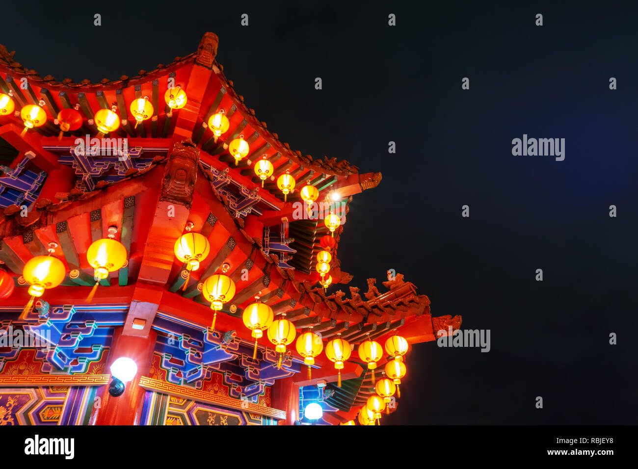 Anno Nuovo Cinese lanterne decorazione in Thean Hou, tempio buddista landmark a Kuala Lumpur in Malesia Foto Stock