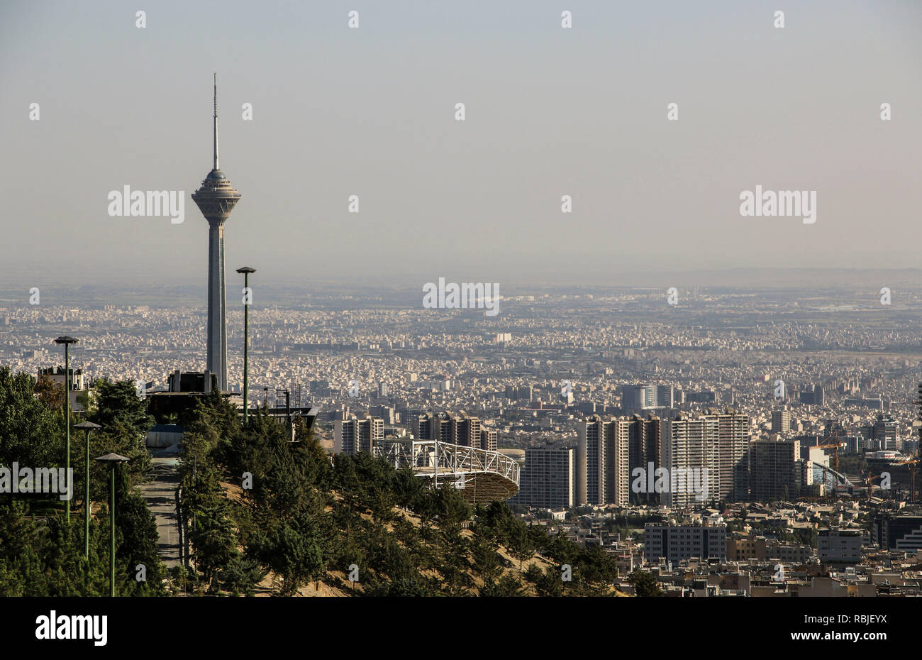 TEHRAN, IRAN- Settembre 17, 2018: Milad Tower con vista panoramica della città di Tehran, Iran Foto Stock