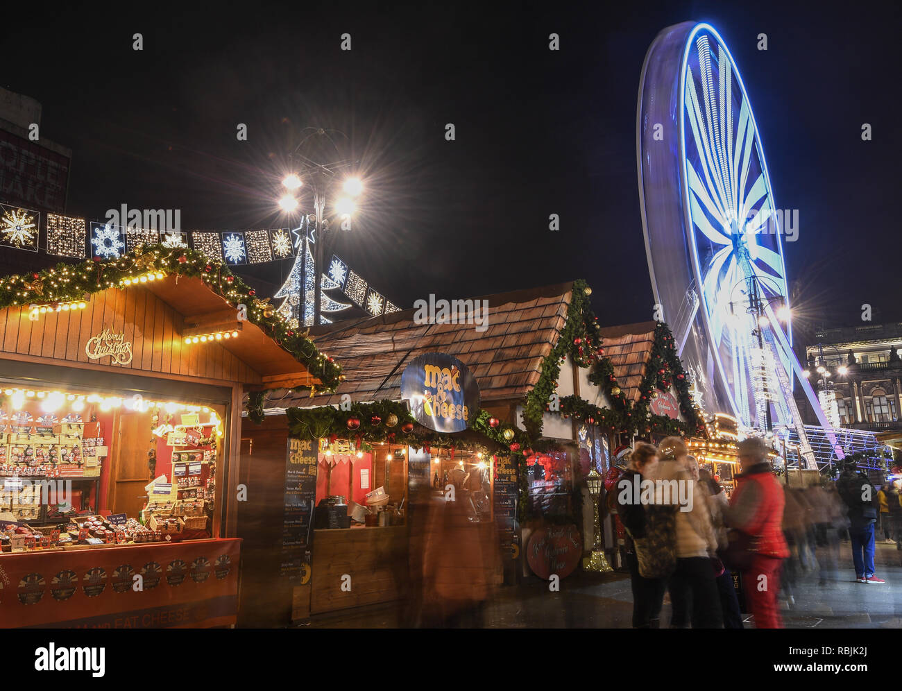 Christmas Shopper hits centrale di Glasgow e il Glasgow mercatino di natale con 14 giornate di shopping a sinistra prima di Natale. Dotato di: Glasgow shoppers dove: Glasgow, Regno Unito quando: 10 Dic 2018 Credit: Euan ciliegio/WENN Foto Stock