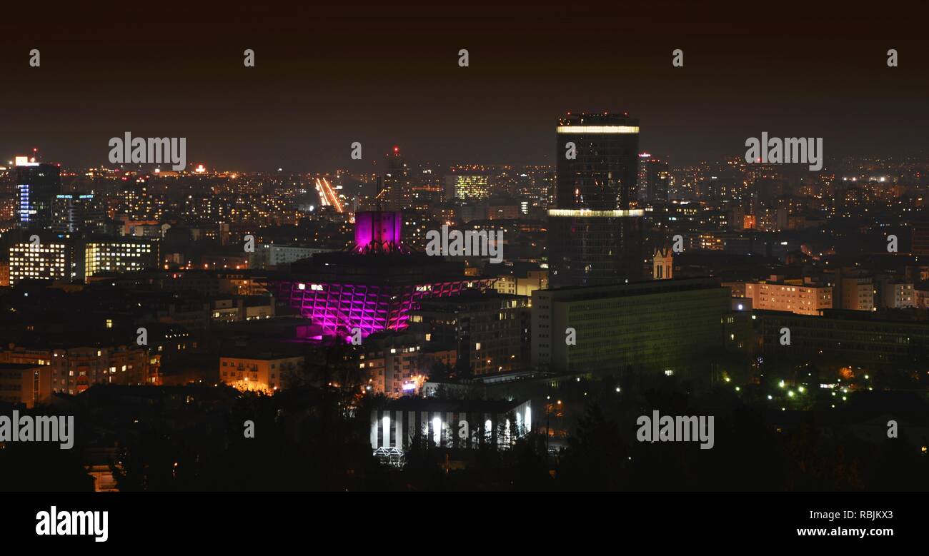 Radio Slovacca edificio a notte. Architetti Stefan Svetko, Stefan Durkovic e Barnaba Kissling Foto Stock