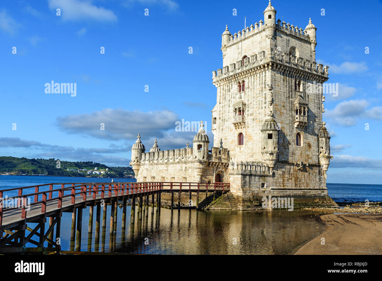 Lisbona, Portogallo, 10 maggio 2018: la Torre de Belem - famoso punto di riferimento di Lisbona , Portogallo presso sunrise Foto Stock