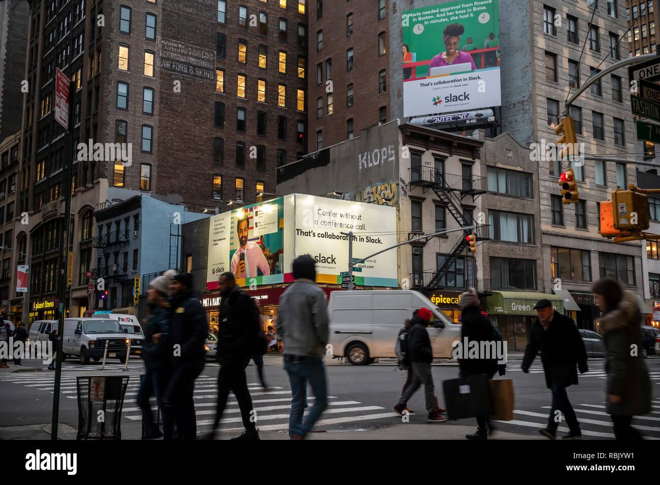 I cartelloni pubblicitari pubblicizzare il popolare strumento di collaborazione lasco nel quartiere di Chelsea di New York lunedì, 7 gennaio, 2019. Il gioco è segnalato per essere la pianificazione di un'offerta pubblica iniziale nel 2019. (Â© Richard B. Levine) Foto Stock