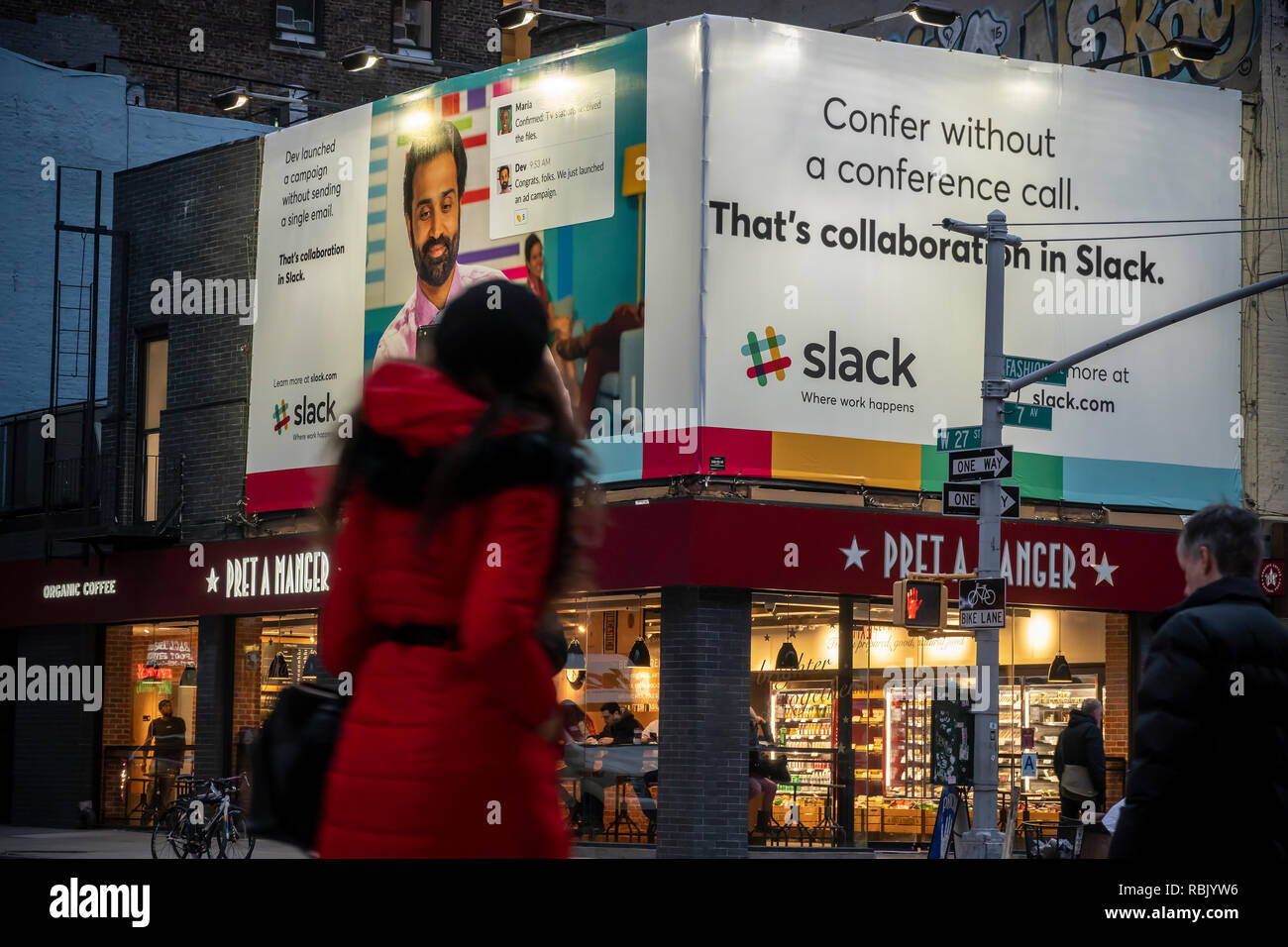 I cartelloni pubblicitari pubblicizzare il popolare strumento di collaborazione lasco nel quartiere di Chelsea di New York lunedì, 7 gennaio, 2019. Il gioco è segnalato per essere la pianificazione di un'offerta pubblica iniziale nel 2019. (© Richard B. Levine) Foto Stock