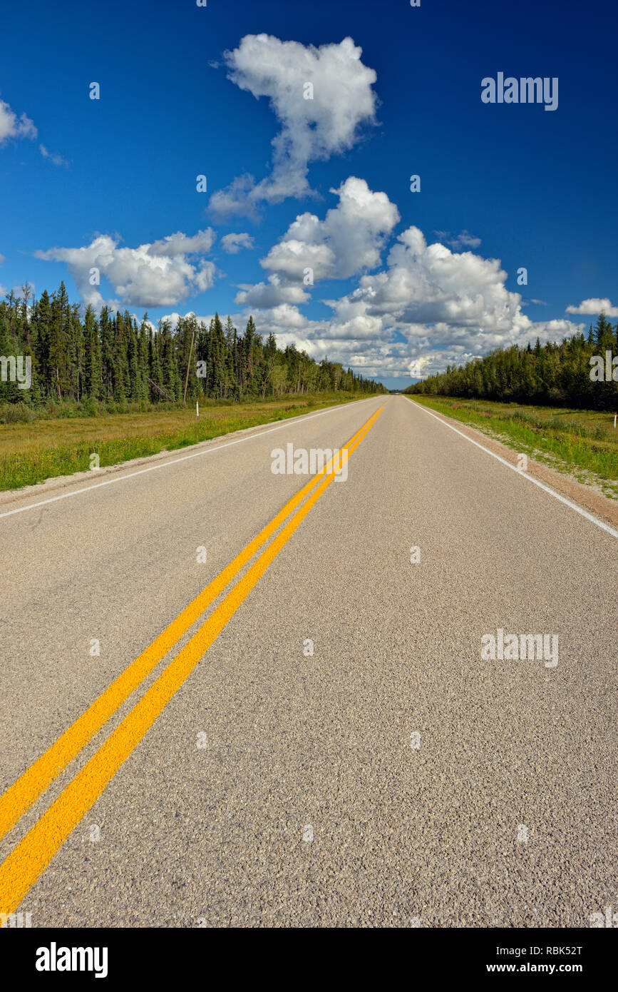 Autostrada 1 nord a Enterprise, Enterprise, Northwest Territories, Canada Foto Stock