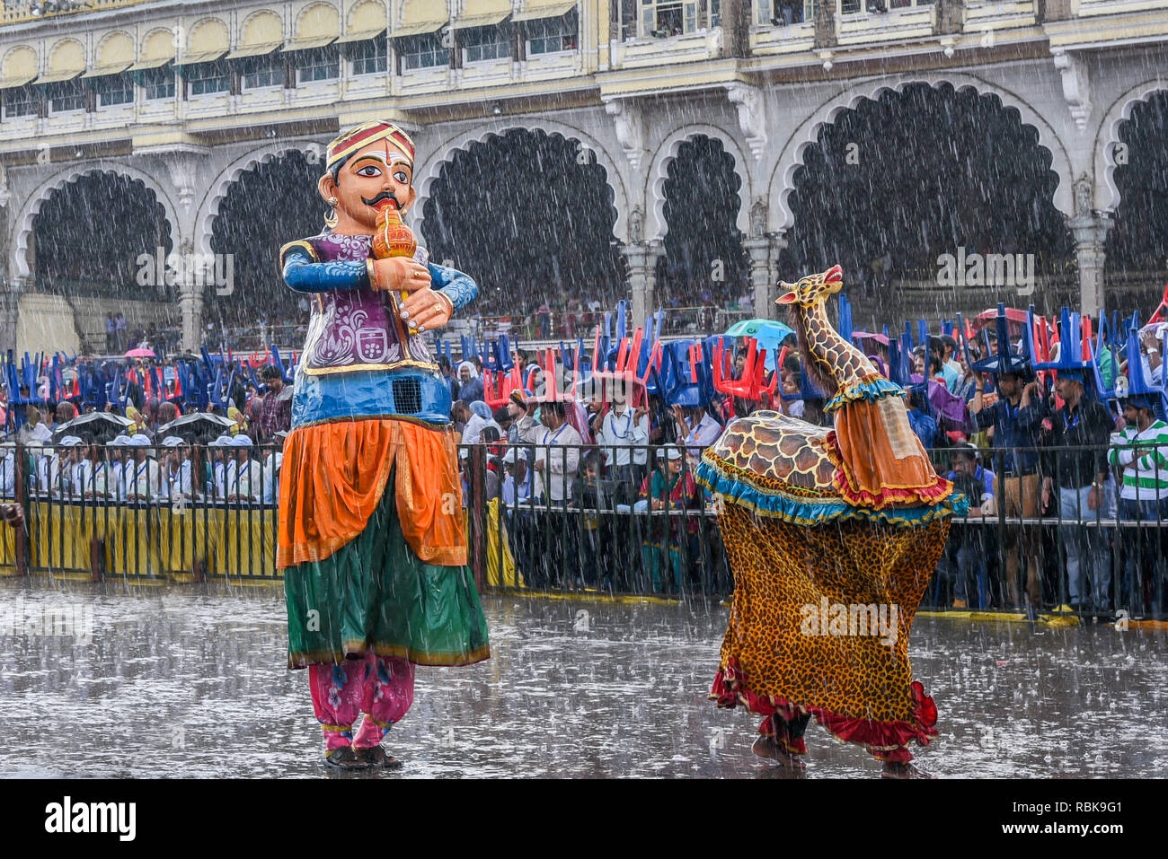 Mysore Dussehra celebrazione o festival di Dasara processione a Mysore Palace di Maharaja Indiani o re in Karnataka India Foto Stock