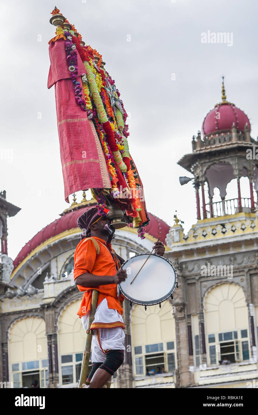 Mysore Dussehra celebrazione o festival di Dasara processione a Mysore Palace di Maharaja Indiani o re in Karnataka India Foto Stock