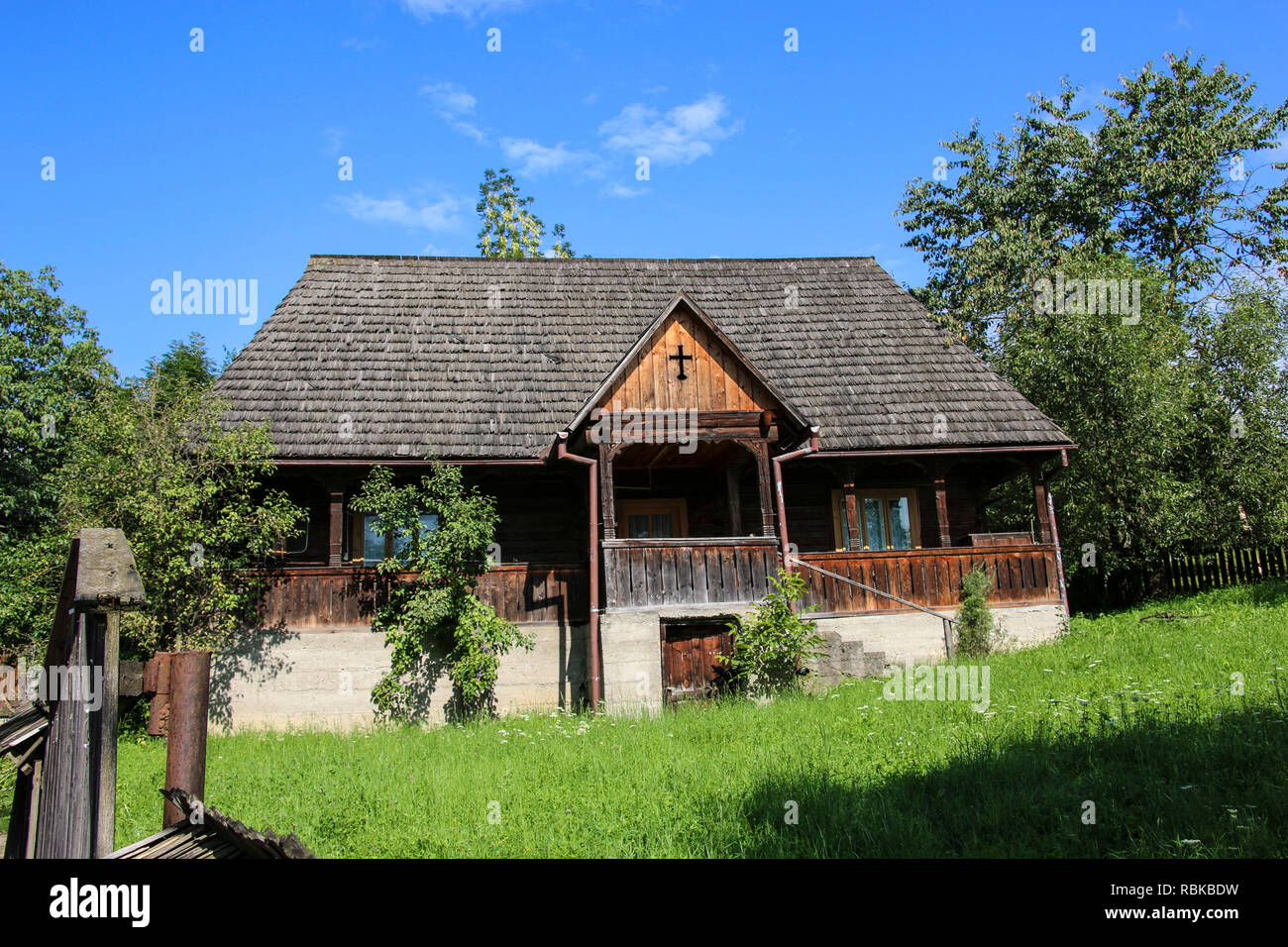 Sighetu Marmatiei, Romania. Il vecchio villaggio in Maramures, rumeno tradizionale stile architettonico, la vita in campagna. La Romania Foto Stock