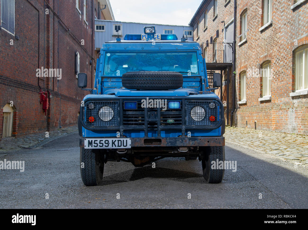 1994 la polizia corazzata Land Rover Defender 110 Foto Stock