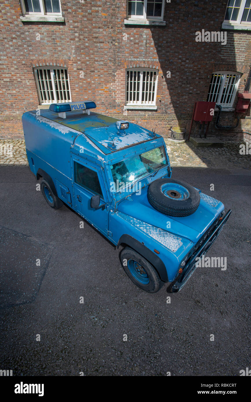 1994 la polizia corazzata Land Rover Defender 110 Foto Stock