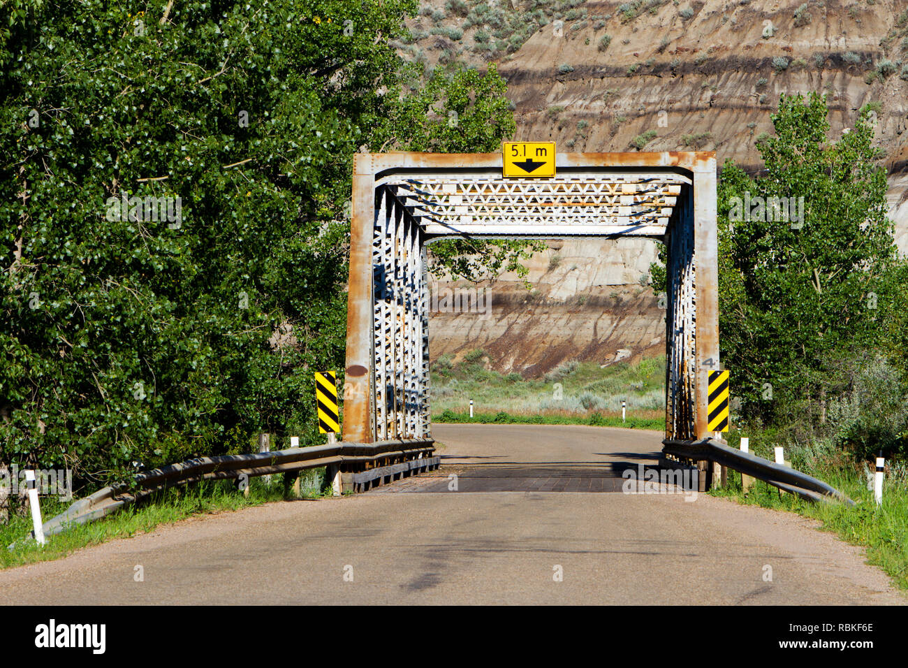 La Scenic 6 chilometro di strada dalla Rosedale Wayne vicino Drumheller, Alberta, Canada, voi traversa 11 una corsia ponti di metallo sopra il fiume Rosebud. Foto Stock