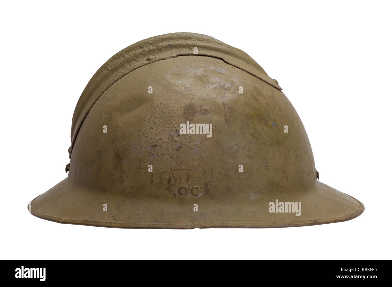 Verde guerra francese casco Ritagliata su bianco. Foto Stock