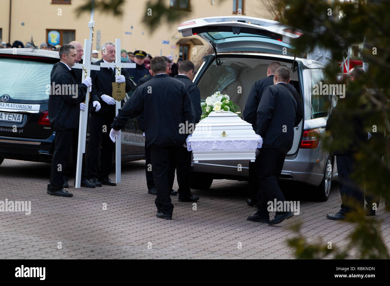 Koszalin, Polonia 10 gennaio 2019. Cerimonie funebri per cinque vittime di 15-anno-vecchio ragazze: Karolina Helena Barabas, Julia Pawlak, Wiktoria Pietras, Amelia Wieczorek, Malgorzata Tymieniecka in un tragico incendio nella sala di escape in Koszlin. Credito: Slawomir Kowalewski/Alamy Live News Foto Stock