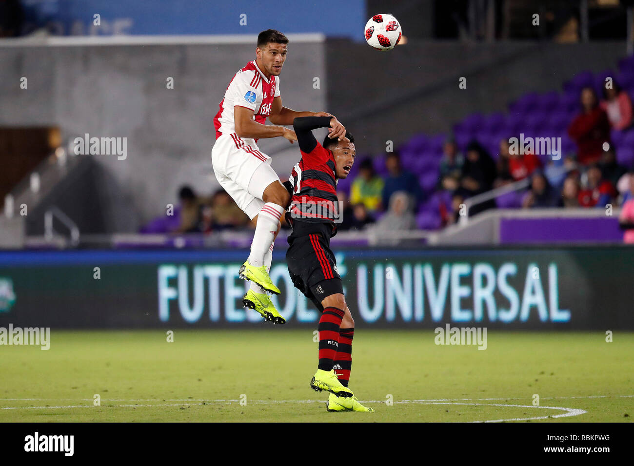 ORLANDO, 10-01-2019 , Orlando City Stadium, Flamengo giocatore Uribe e Ajax player Lisandro Magallan durante la Florida Cup gioco Ajax - Flamengo . Foto Stock