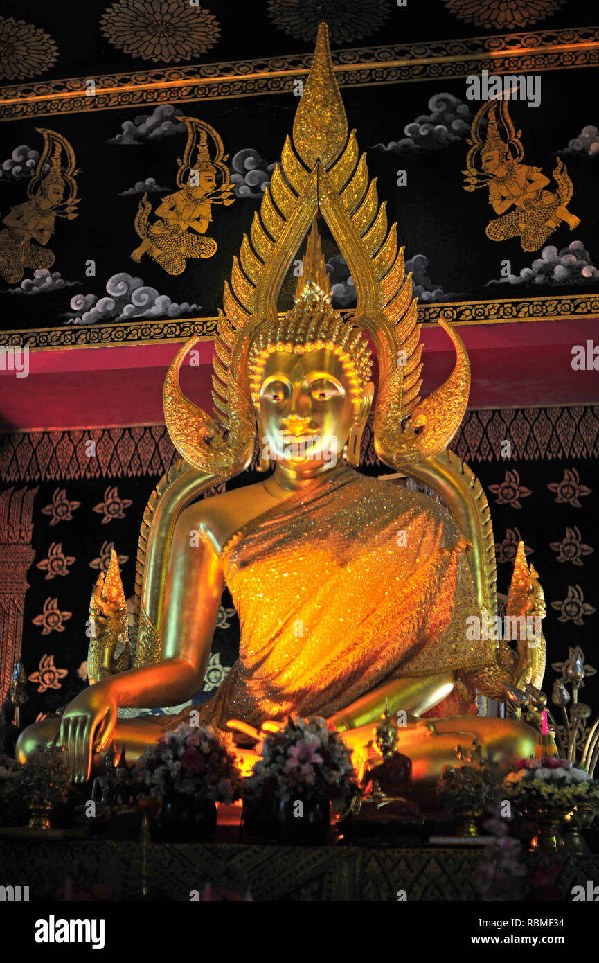 Il Buddha Wat Phan sul Tempio Ratchadamnoen Road Chiang Mai Thailandia Foto Stock