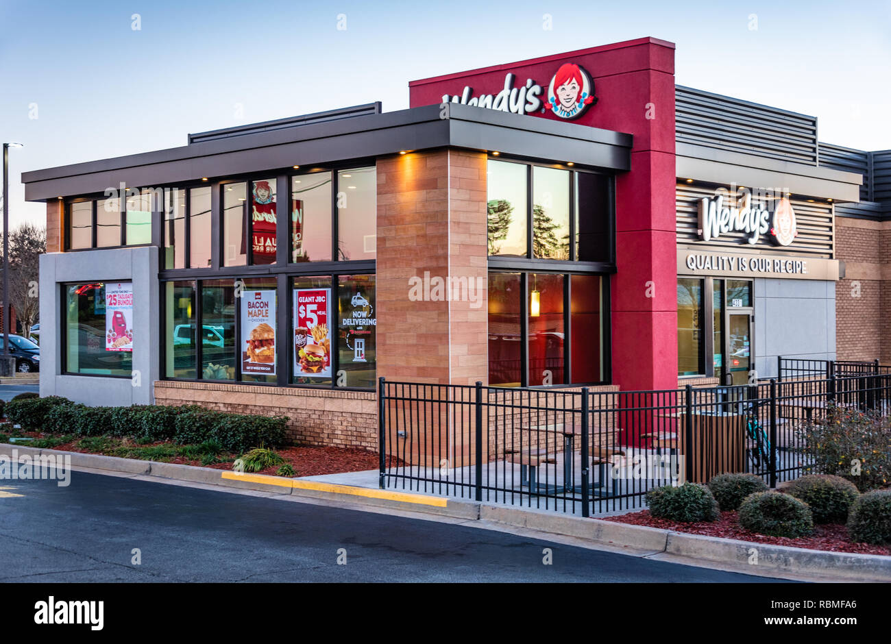 Wendy's fast-food sulla autostrada di Atlanta in Loganville, Georgia, Stati Uniti d'America. Foto Stock