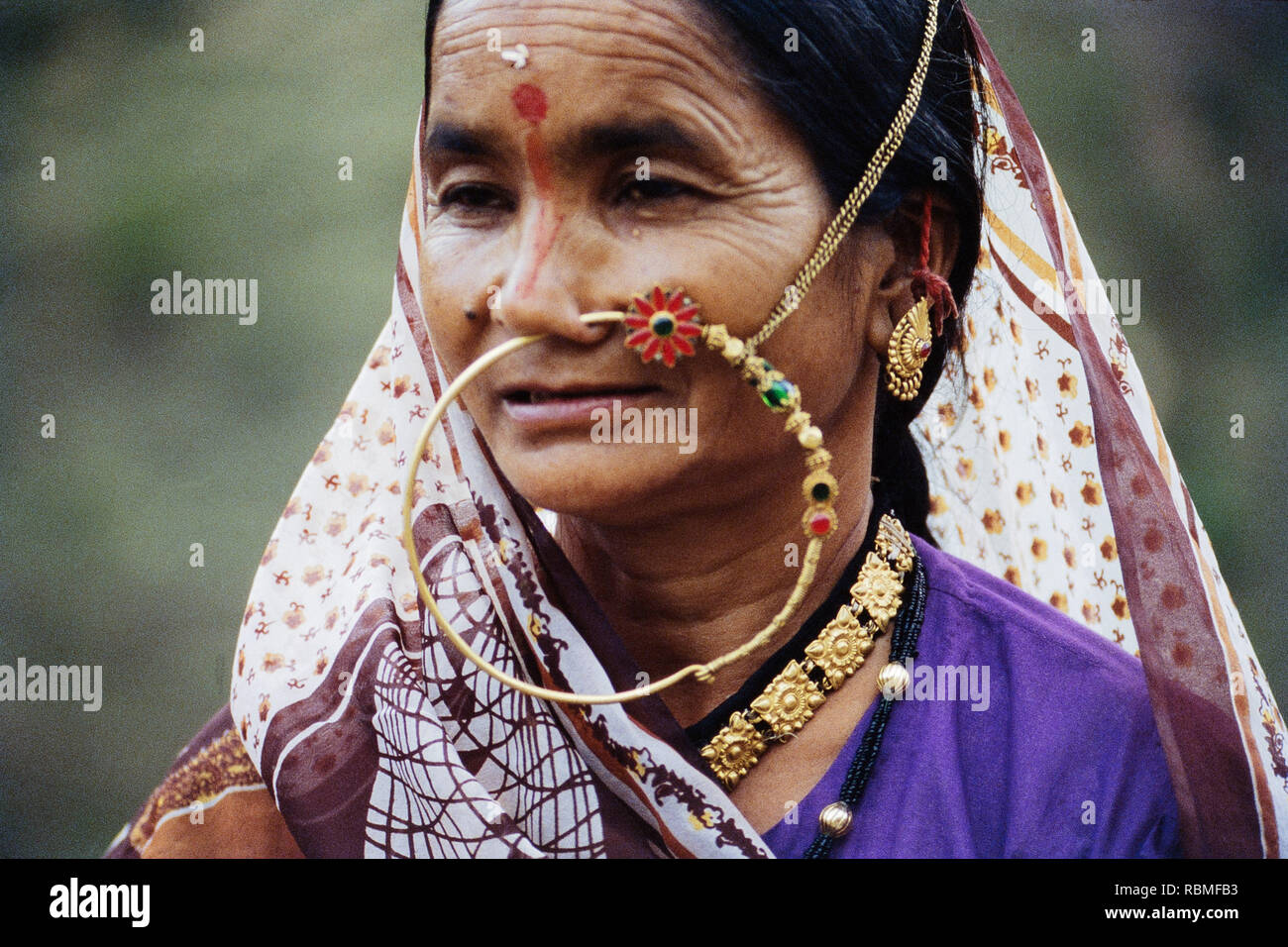 In prossimità di una donna che indossa naso anello, India, Asia Foto Stock