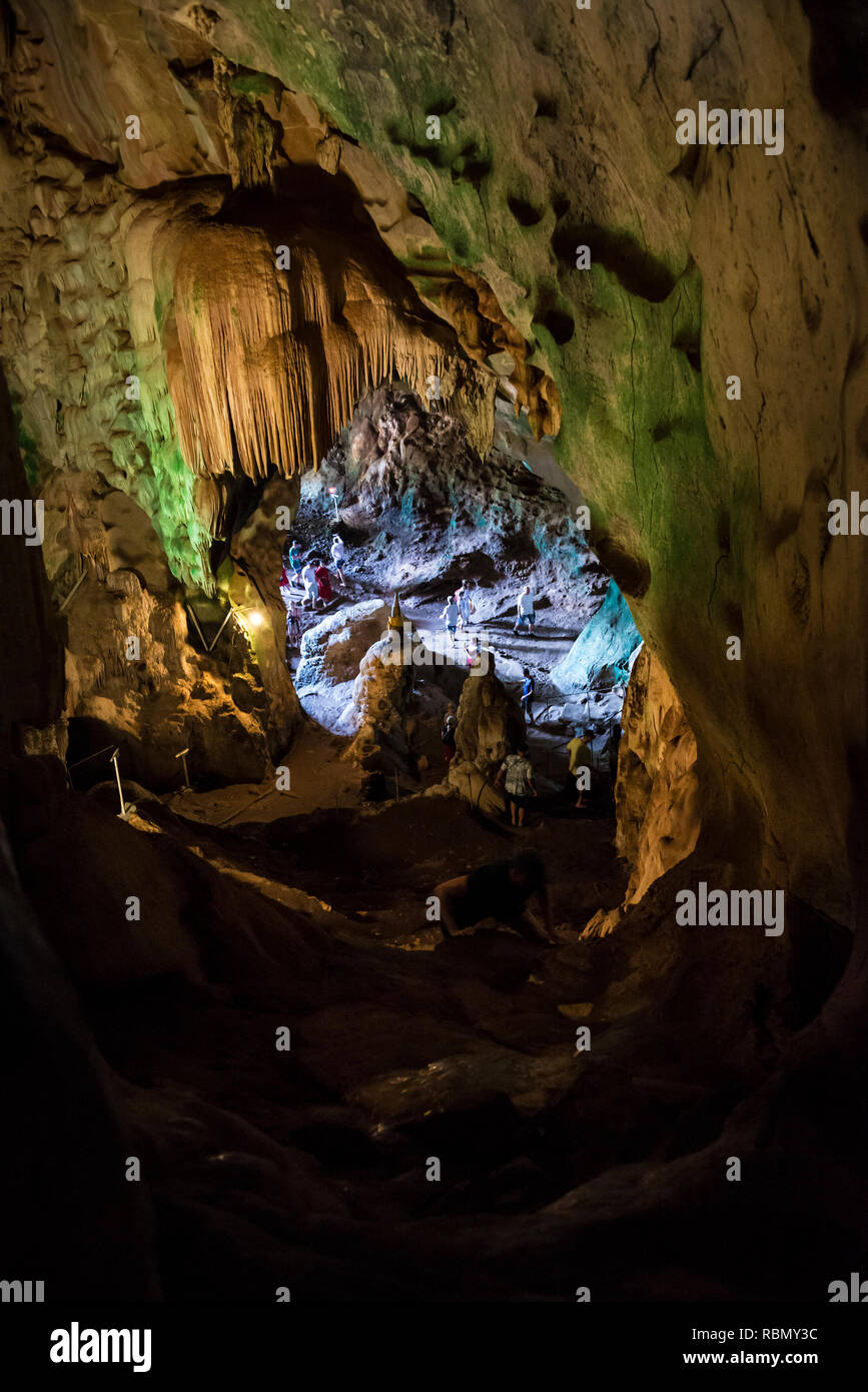 La grotta di Wat Tham Suwan Kuha grotta di Phang nga, Thailandia. 22 Dicembre 2018 Foto Stock