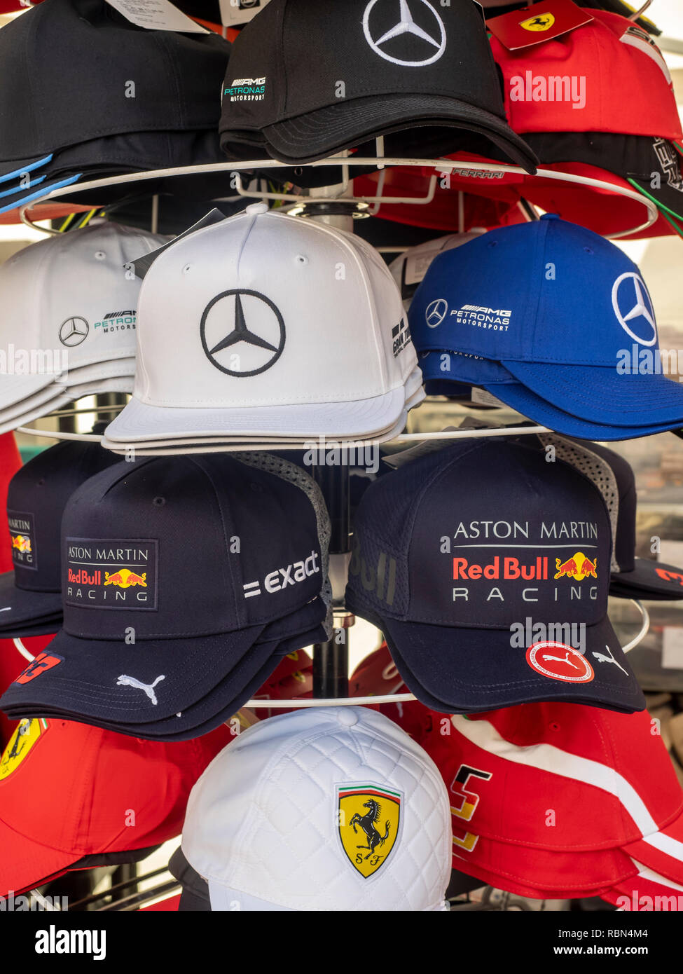 MONTE CARLO, MONACO: 26 MAGGIO 2018: F1 Grand Prix merchandise Baseball Caps Foto Stock