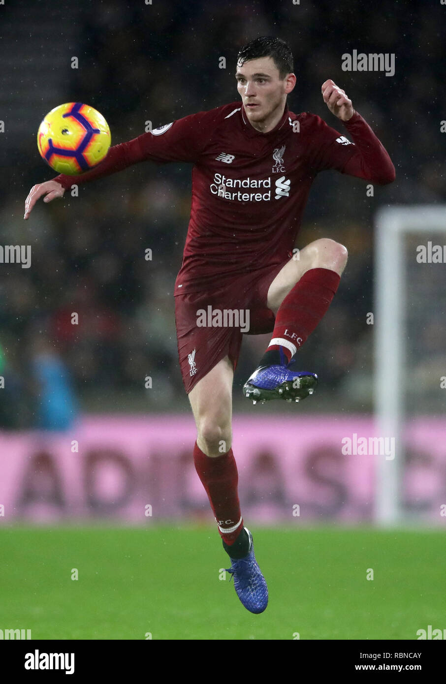 Liverpool Andrew Robertson durante il match di Premier League a Molineux, Wolverhampton. Foto Stock