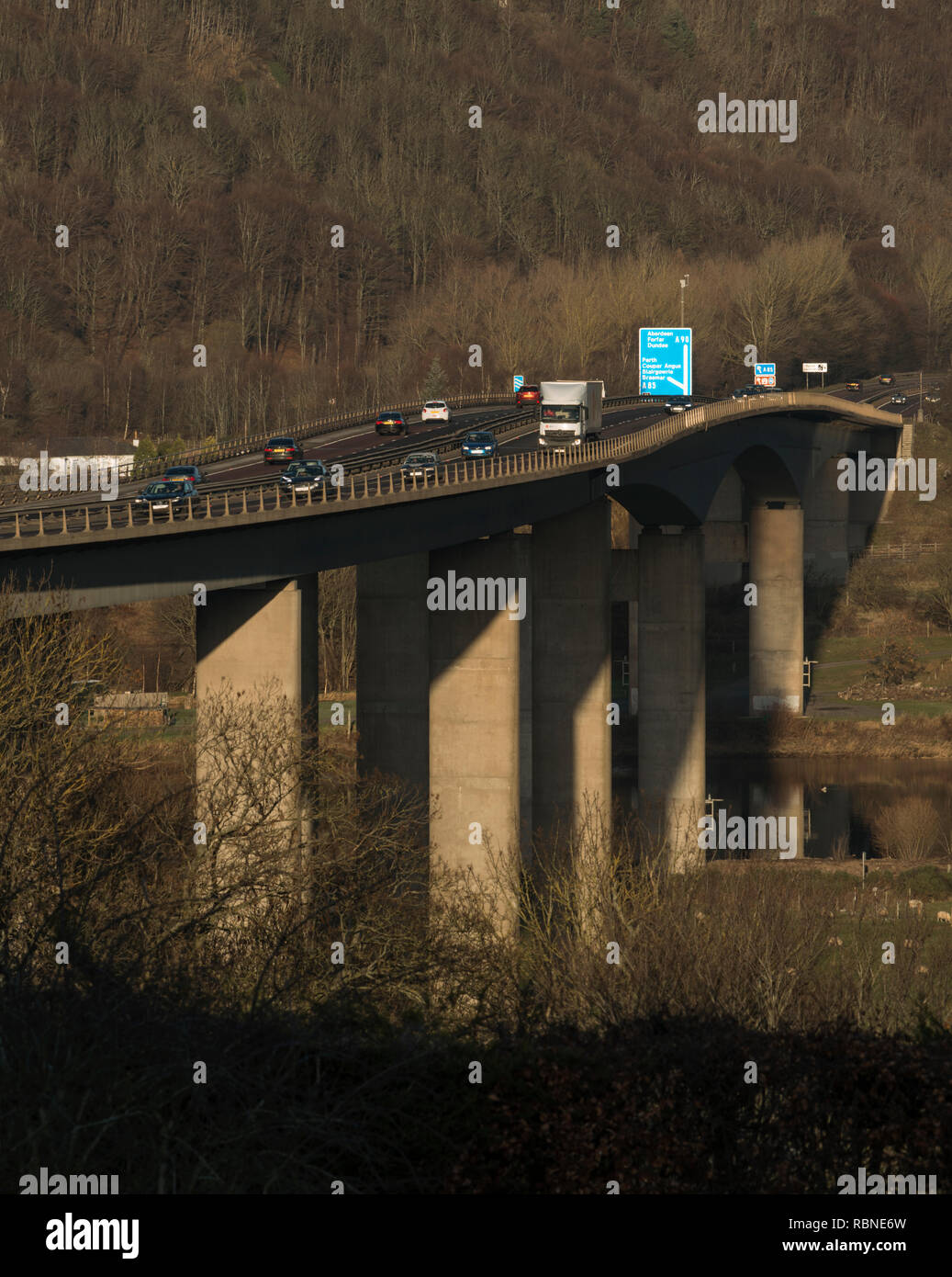 Il ponte di Friarton, a Perth, è un elemento importante della rete autostradale in Scozia Foto Stock
