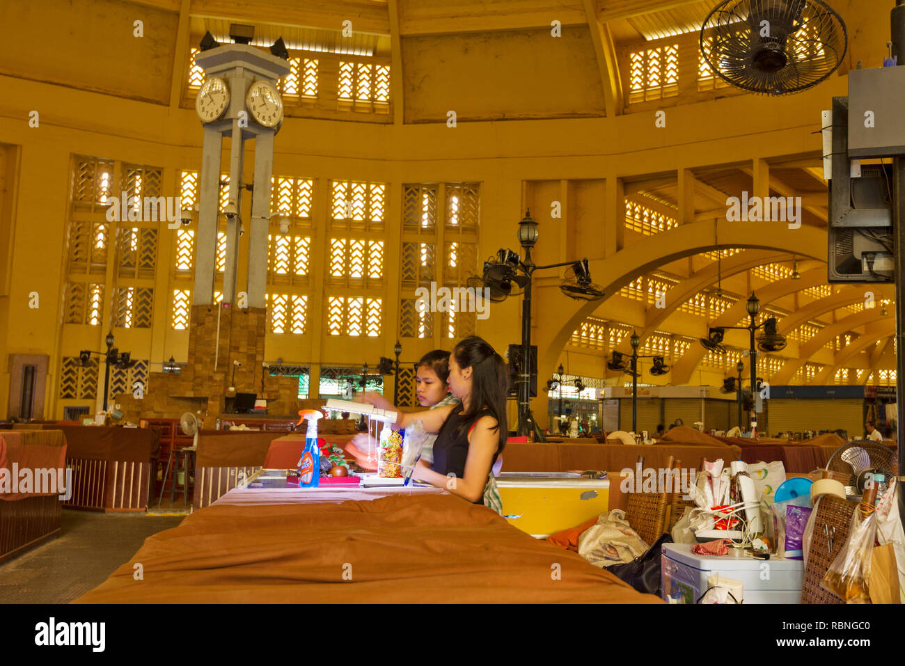 La cupola centrale della nuova Phnom Penh mercato in Phnom Penh Cambogia Foto Stock