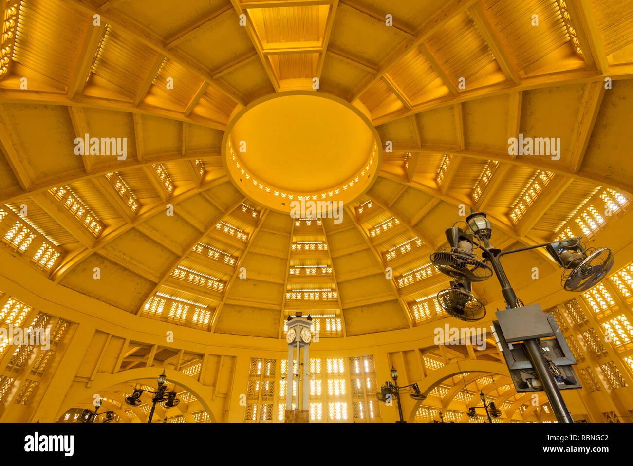 La cupola centrale della nuova Phnom Penh mercato in Phnom Penh Cambogia Foto Stock
