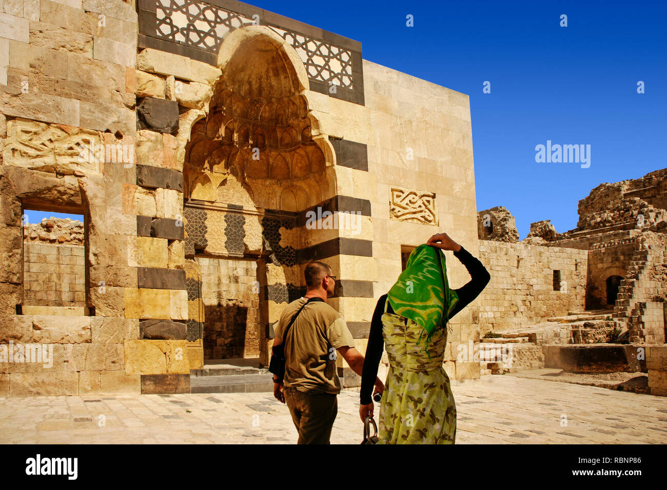 Cancello di ingresso al palazzo di Saladino del figlio la Citadelle Fort. Aleppo. Siria, Medio Oriente Foto Stock