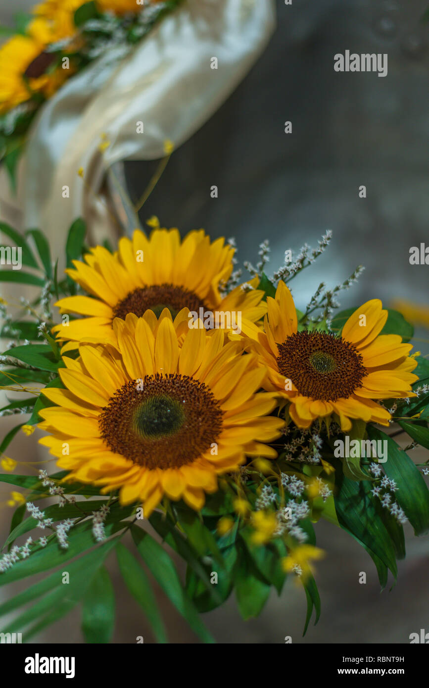 Decorazione di semi di girasole in chiesa durante la cerimonia di battesimo in Bulgaria Foto Stock