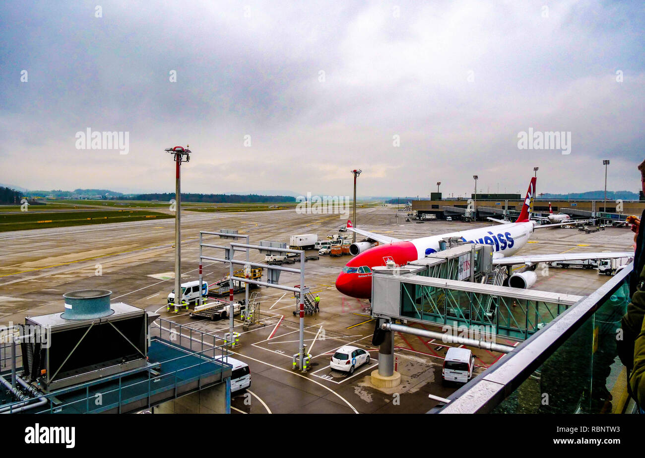 In aereo in rullaggio a Zurigo Aeroporto Foto Stock