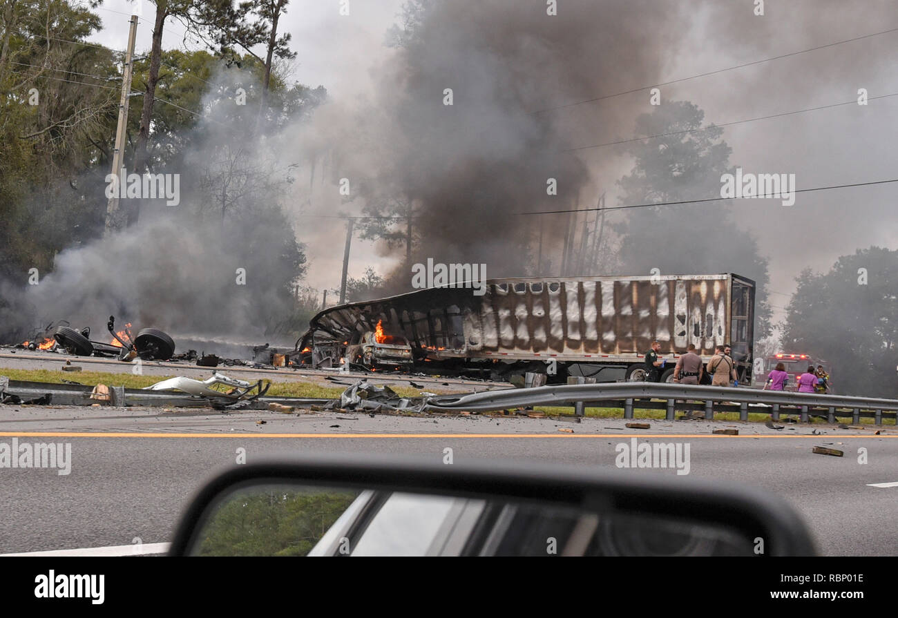 Relitto sulla Interstate 75 vicino a Gainesville, Florida, che ha ucciso 7 persone di cui 5 bambini da una Chiesa in Louisiana. Foto Stock