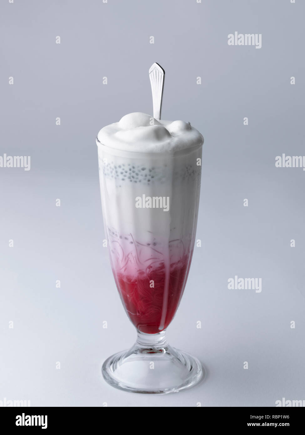 Il cibo indiano bere falooda con gelato alla vaniglia, India, Asia Foto Stock