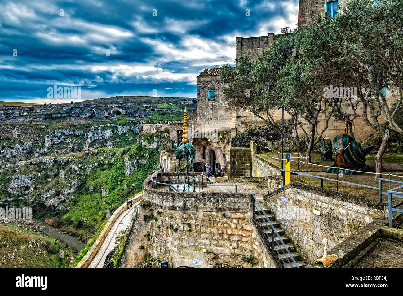 Italia Basilicata Matera - Sasso Barisano Complesso Monumentale rupestre di Madonna delle Virtù e San Nicola dei Greci - San Nicola dei Greci-exposition Salvador Dalì Foto Stock