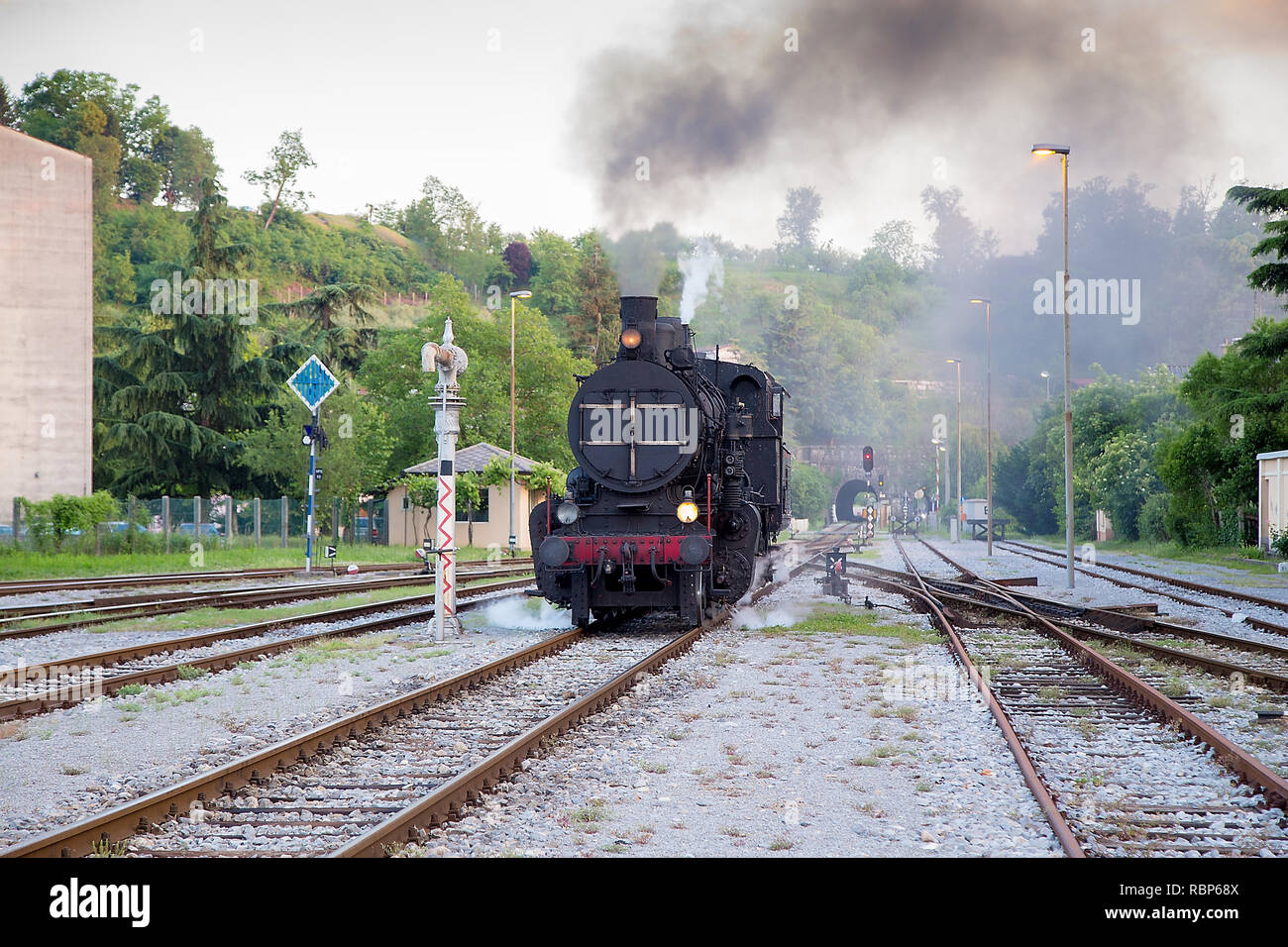 Il vecchio treno a vapore alla stazione ferroviaria di Nova Gorica, in Slovenia Foto Stock