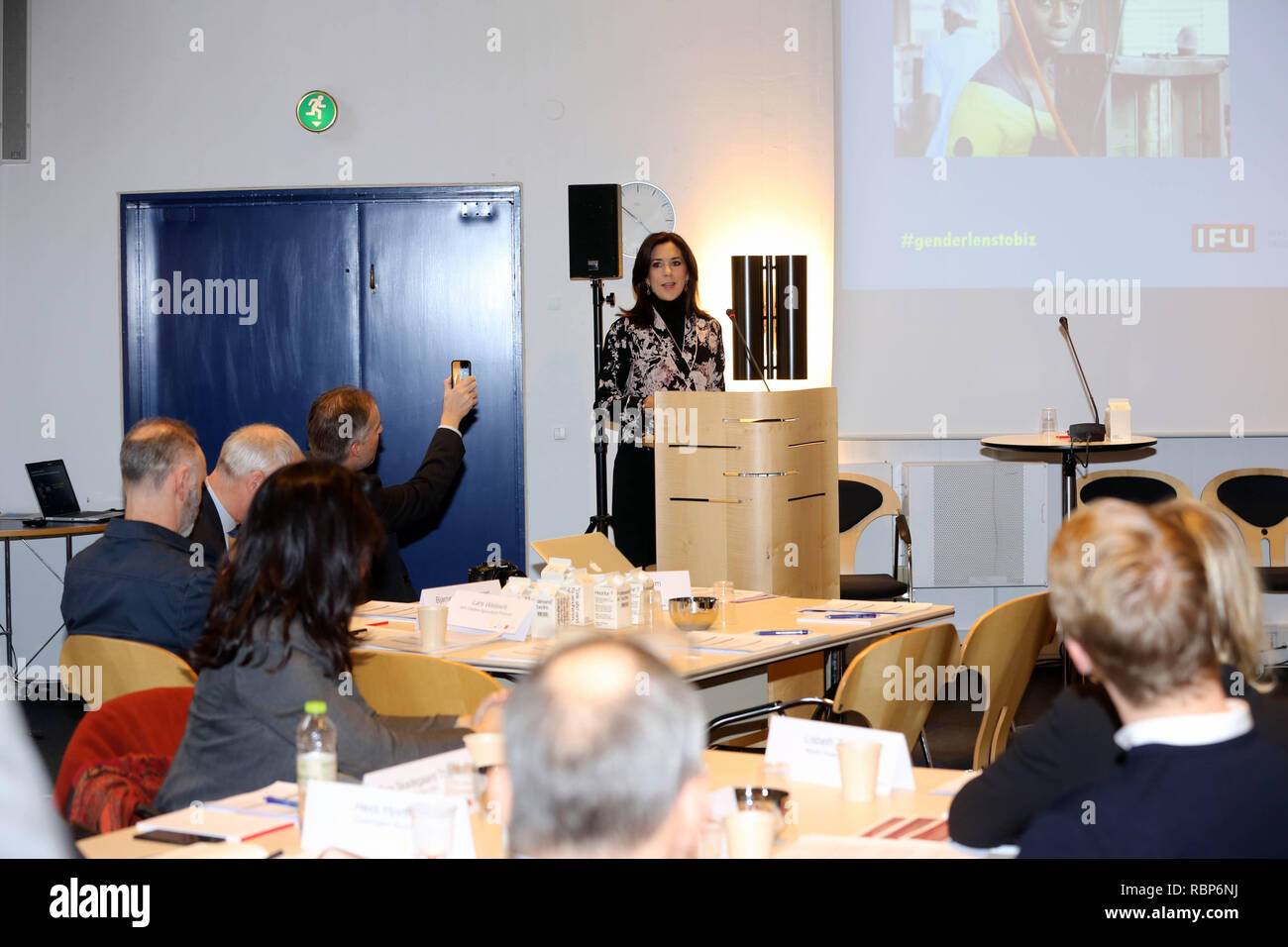 Maria, la Principessa Ereditaria di Danimarca durante la conferenza "la responsabilità e la linea di fondo: la parità tra uomini e donne e la salute della donna per le aziende e gli investitori' presso il Ministero degli Affari Esteri in Copenhagen con: Maria, Crown Princess della Danimarca dove: Danimarca quando: 11 Dic 2018 Credit: Steve Finn/WENN Foto Stock