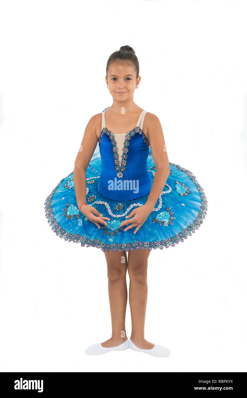 Little Ballerina ragazza in blu tutu. Adorable del bambino nel balletto  classico posizione. Bambino danza, sviluppo fisico. Piccola ballerina  prendere Lezione di ballo. Lo sviluppo e l'apprendimento. Godervi serate  danzanti Foto stock -