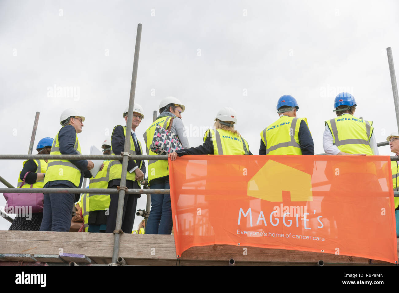 Topping fuori cerimonia alla vita Maggies Centre Cardiff. Si prega di credito: Phillip Roberts Foto Stock