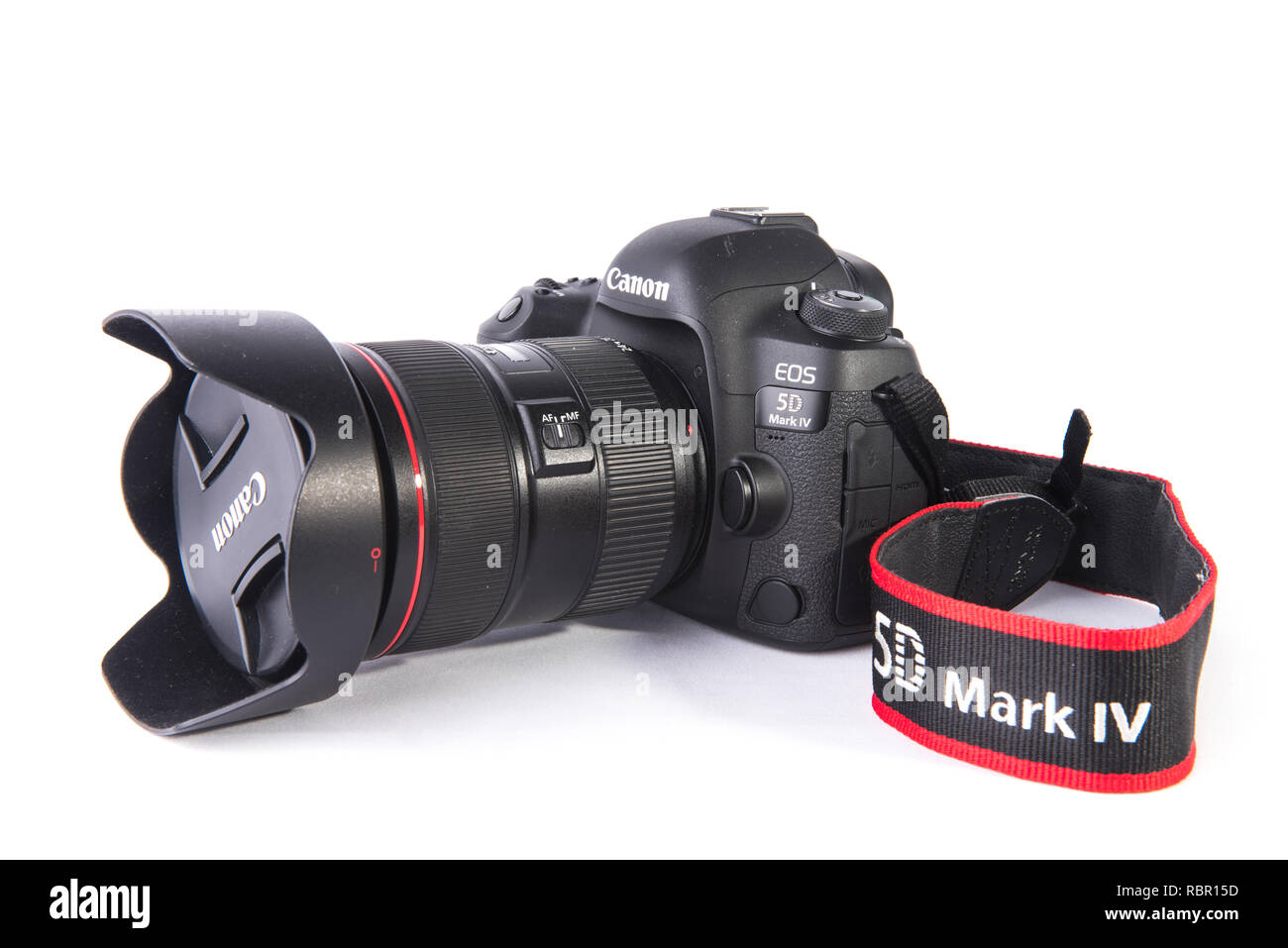 Canon 5D MARK IV fotocamera reflex digitale isolato su sfondo bianco. Foto Stock