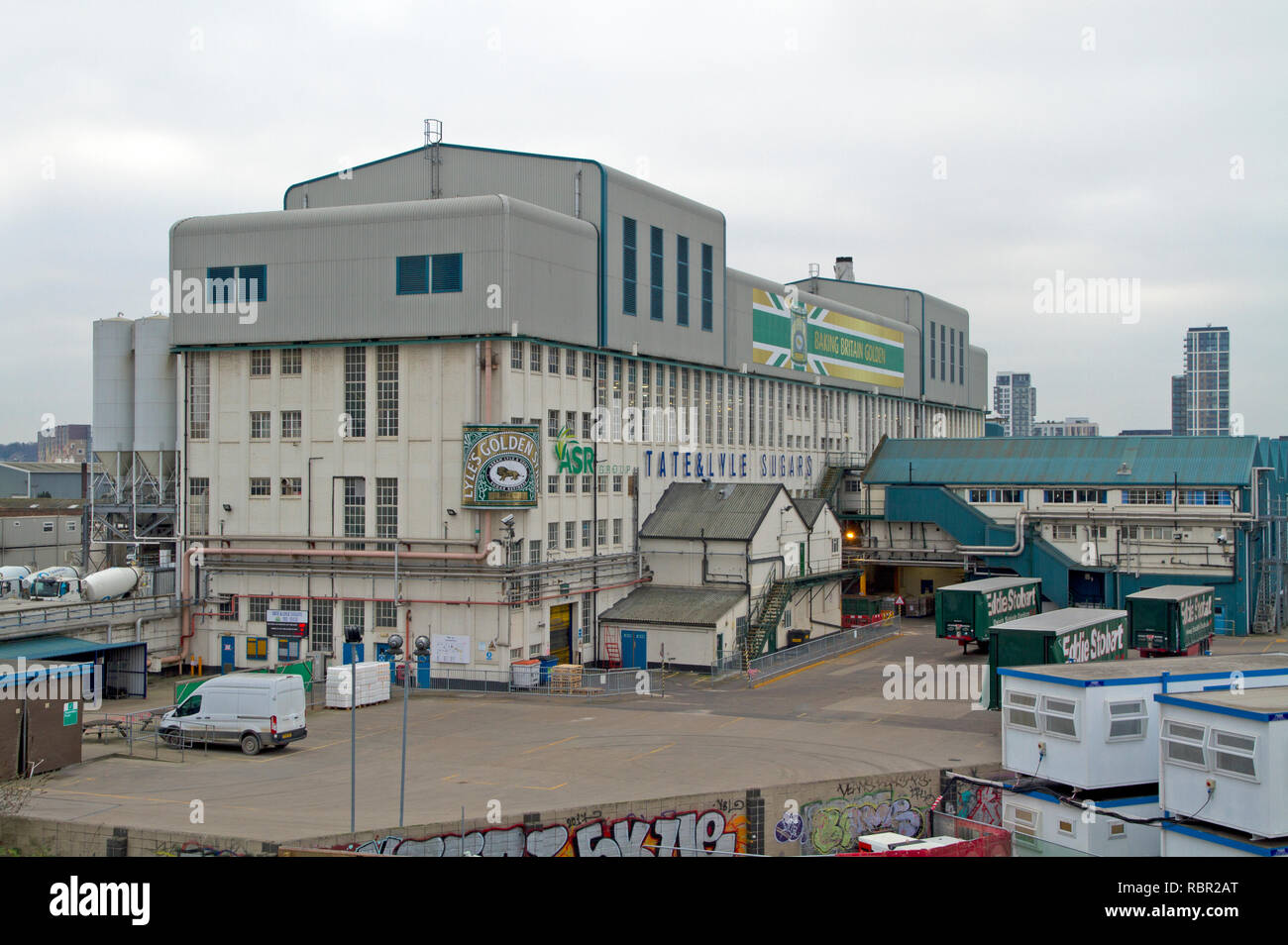La Tate & Lyle fabbrica sulle rive del fiume Tamigi in Silvertown, a est di Londra. Foto Stock