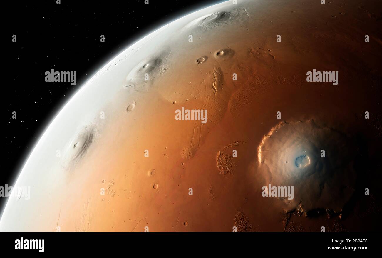 Mars - regione di Tharsis. Tharsis è un altopiano di origine vulcanica in Mars' emisfero occidentale. Essa è la casa di numerosi vulcani, tra cui il monte Olimpo (in basso a destra), la più grande caratteristica vulcanica nel sistema solare. Sulla sinistra arto del pianeta può essere visto i tre più piccoli ma ancora sostanziali vulcani Arsia Mons (fondo), Pavonis Mons (medio) e Ascraeus Mons (top). Questi tre vulcani variano in dimensioni da 350 a 450 chilometri (km) attraverso e che ciascuno di essi ha una altezza di circa 15 km. Foto Stock