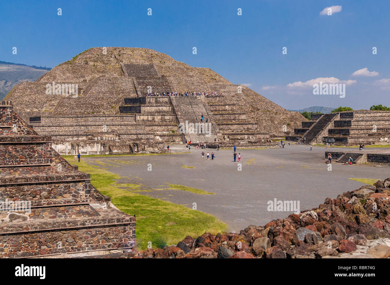 Bella vista sulla piramide della luna nel sito archeologico di Teotihuacan, da vedere Escursioni vicino a Città del Messico Foto Stock